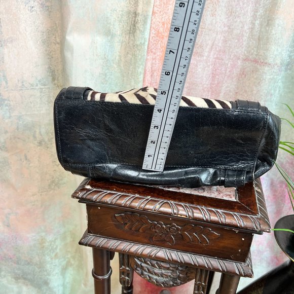 ๐M Stylish Genuine Leather - Cowhide Front Tote with Adjustable Straps - Picture 10 of 16